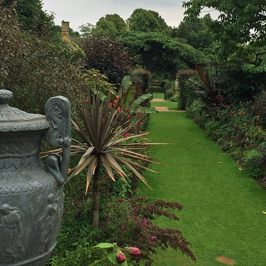 Hidcote Manor in Cotswolds, Walkers' Britain UK