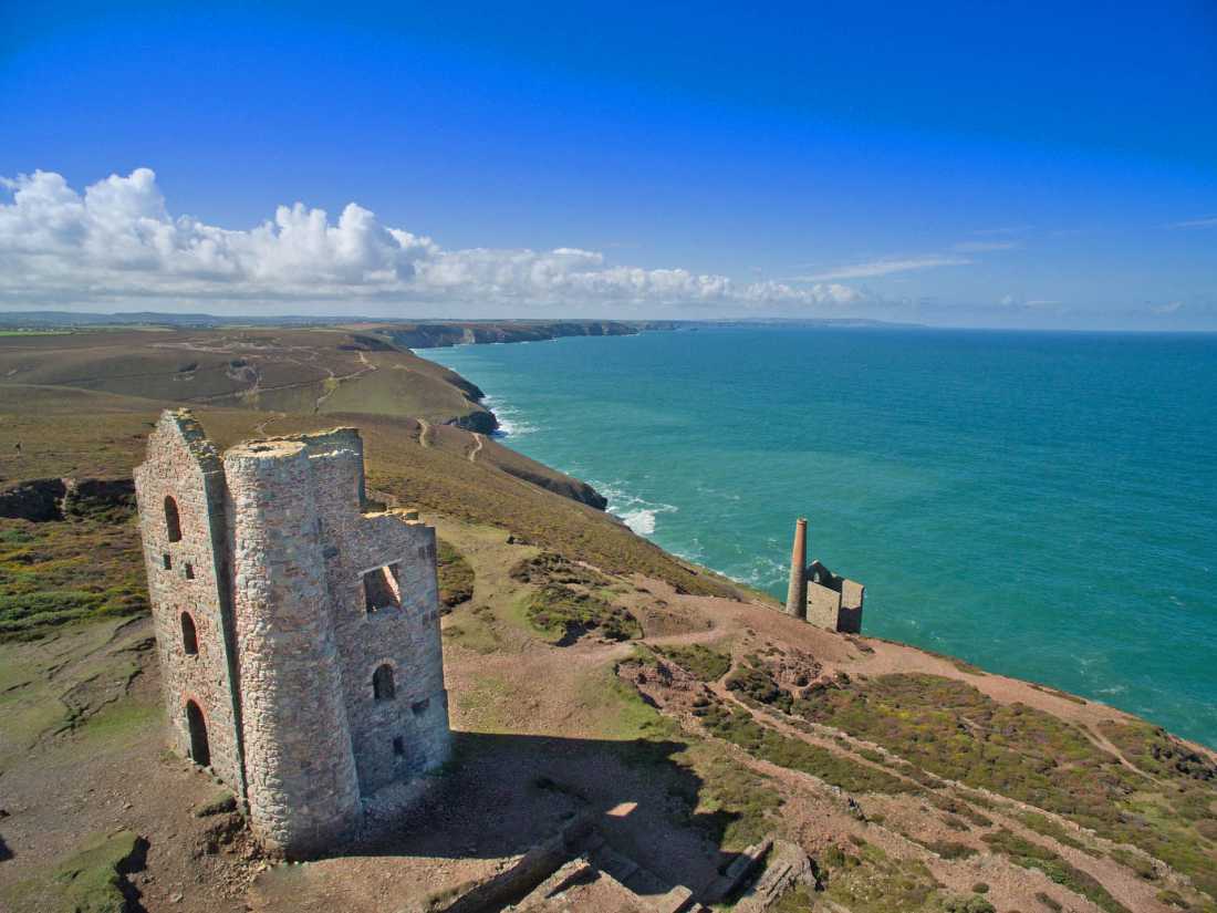 The British tin mining heritage is still visible when walking in Cornwall |  ASKULTD